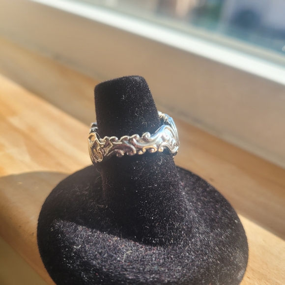 Silver Ring with Purple Gemstone - Picture 5 of 6